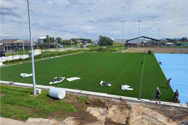 Aanleg kunstgras voetbalveld - Sportinfrabouw NV